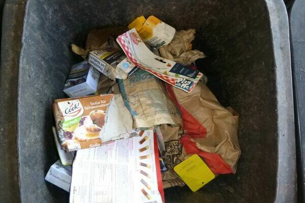 Abb. 10: Aussortierte recyclingf�hige Wertstoffe, Papier/Pappe/Kartonage